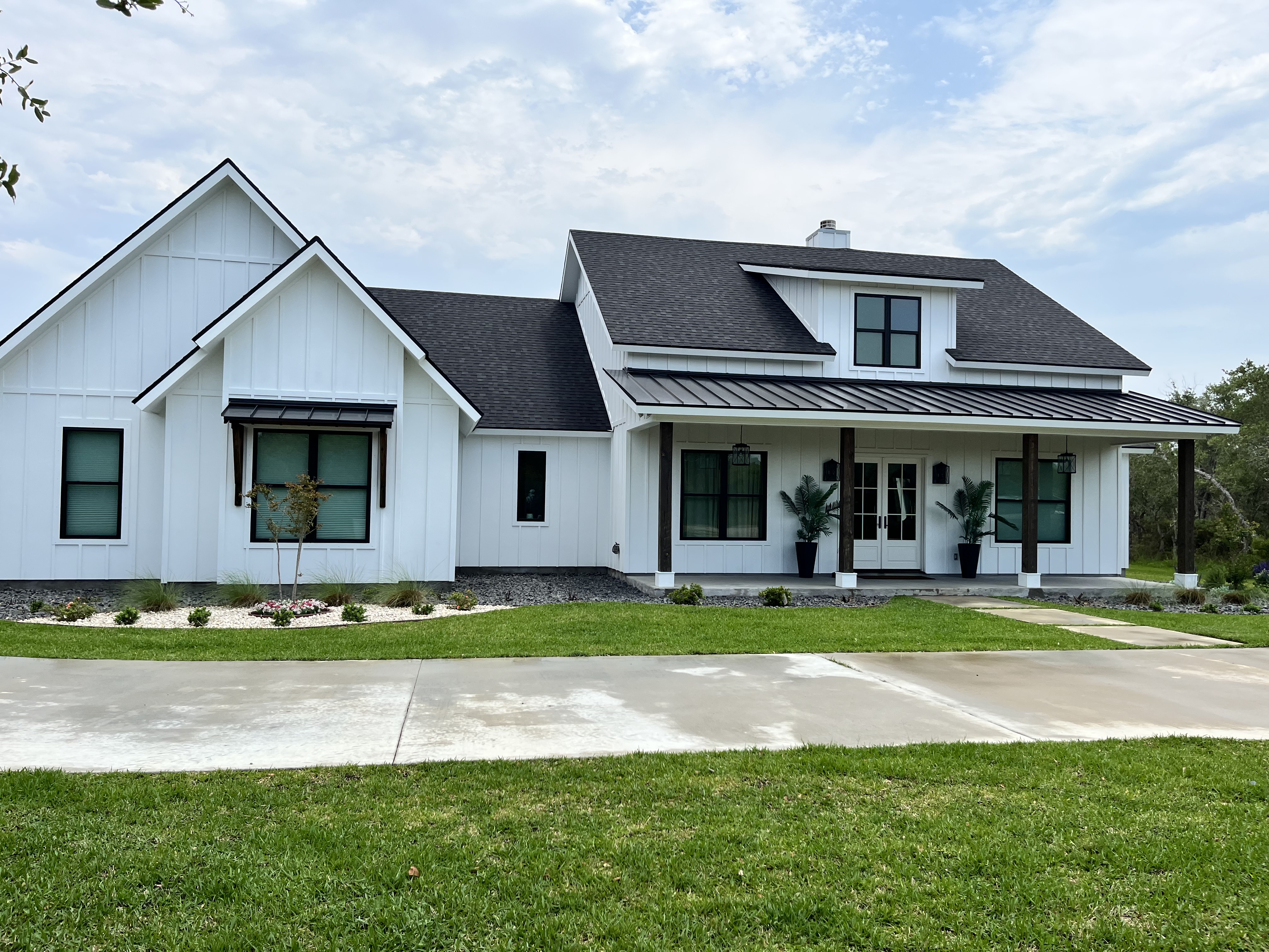 Expert House Washing in Rockport, TX: Remove Dirt, Cobwebs & Insect Nests Effortlessly Thumbnail