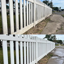 Expert-Vinyl-Fence-Cleaning-in-Corpus-Christi-TX-Mystic-Pressure-Wash-Removes-Lichen-and-Algae-Buildup 3