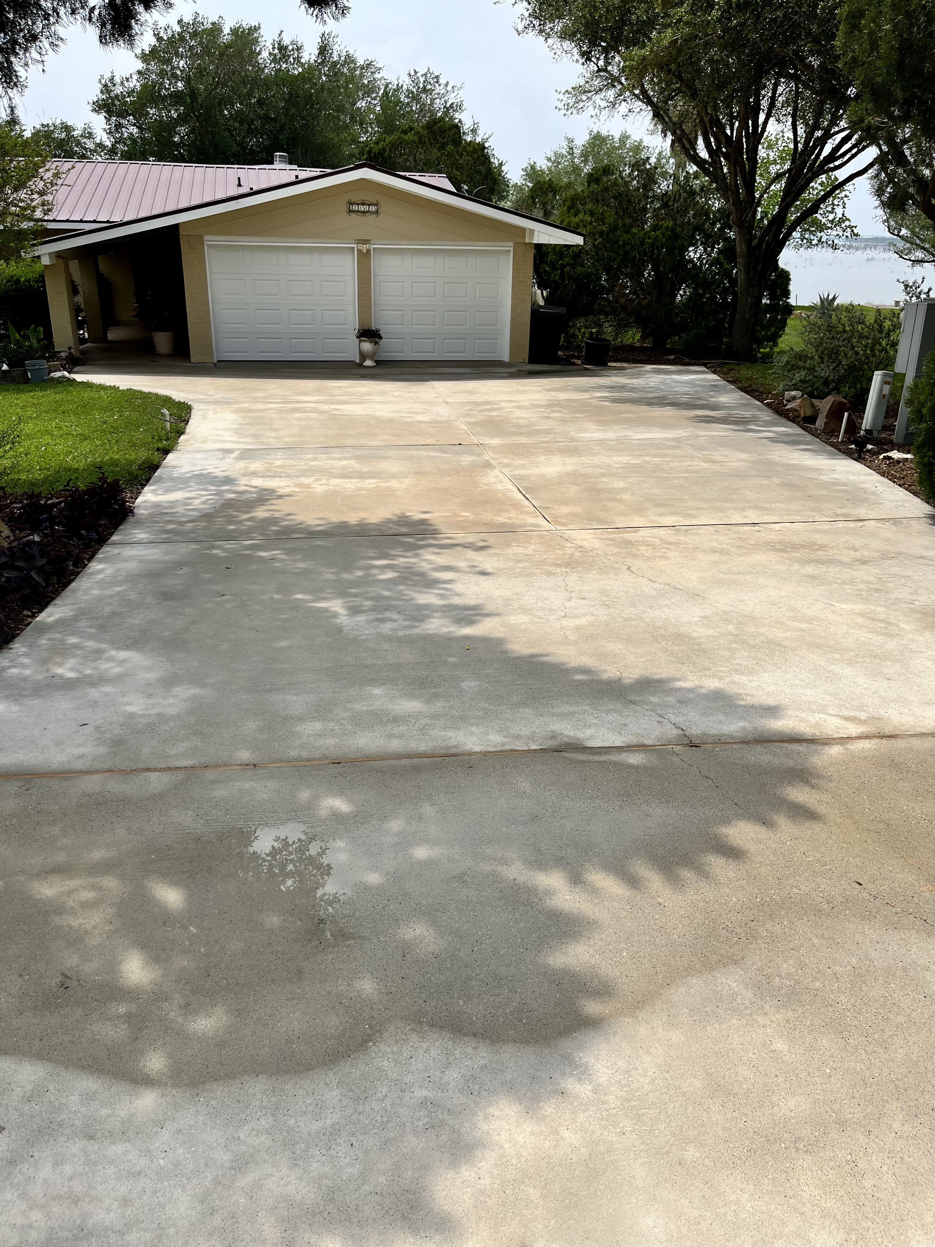 Professional Driveway Cleaning in Mathis, TX: Enhance Curb Appeal with Our Power Wash Services