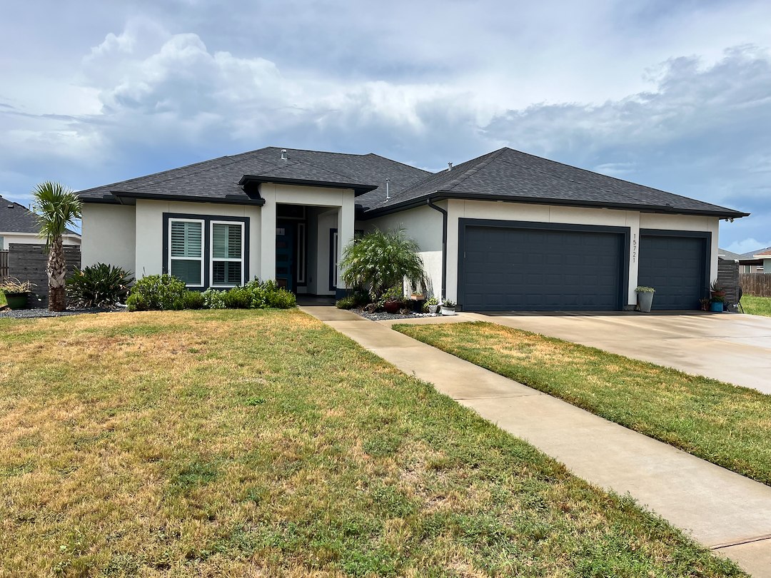 Transforming a Stucco Home in Corpus Christi: Soft Wash and Driveway Cleaning for Property Sale Prep Thumbnail